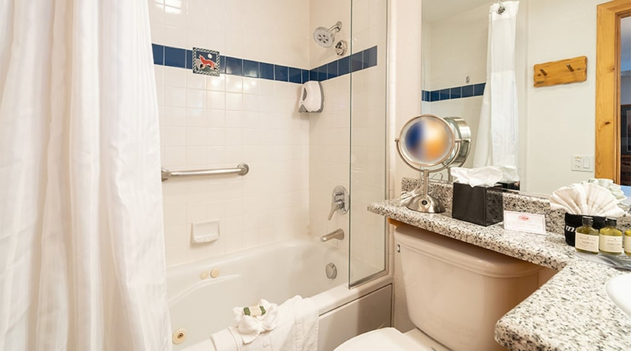 Bathroom 5, Red Wolf Lakeside, Placer