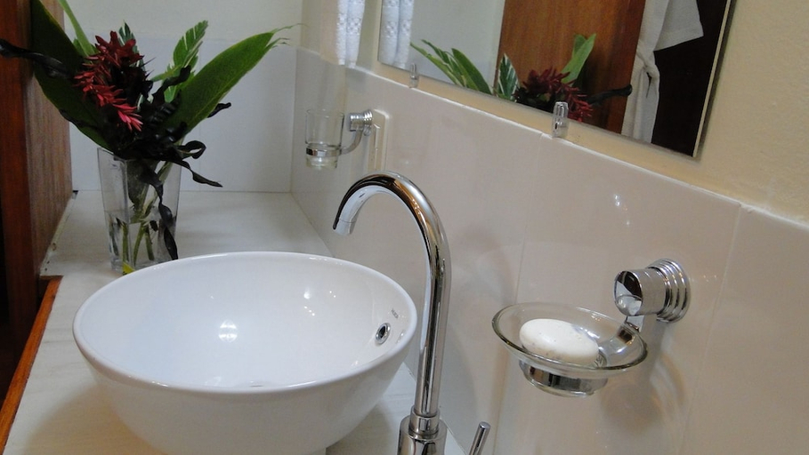 Bathroom 3, LA RESERVE, Port-au-Prince