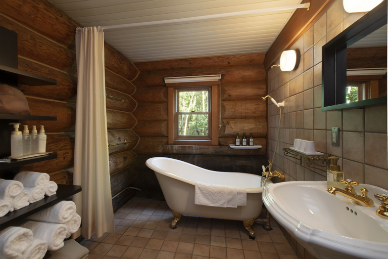 Bathroom 3, Fiore Shima, Shima