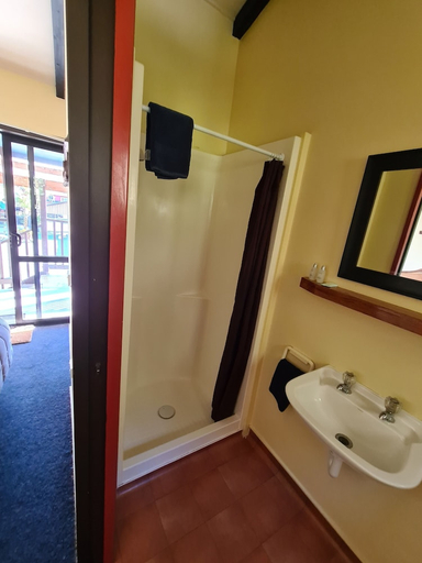 Bathroom, Chateau Backpacker Motels, Westland