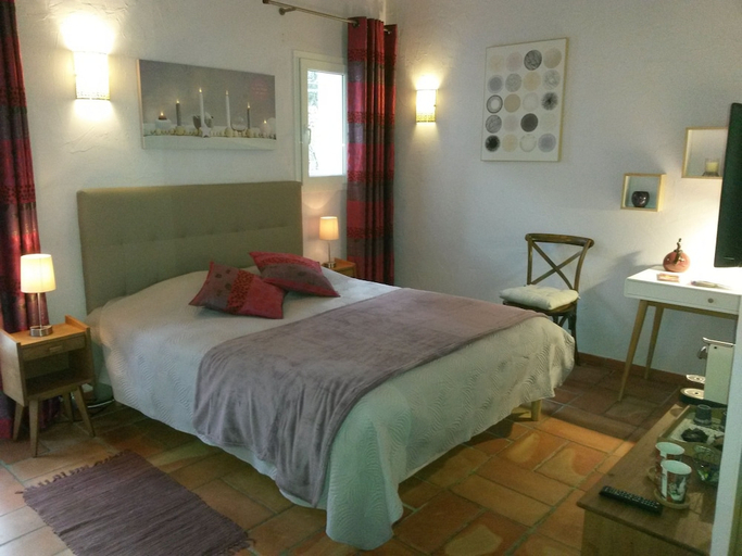 Bedroom 4, Les Mayombes, Var