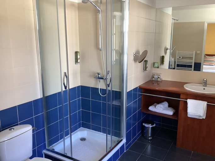 Bathroom 3, La Petite Rade Hotel, Seine-Maritime