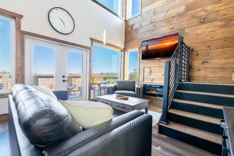 Living area 2, Everest, Sevier