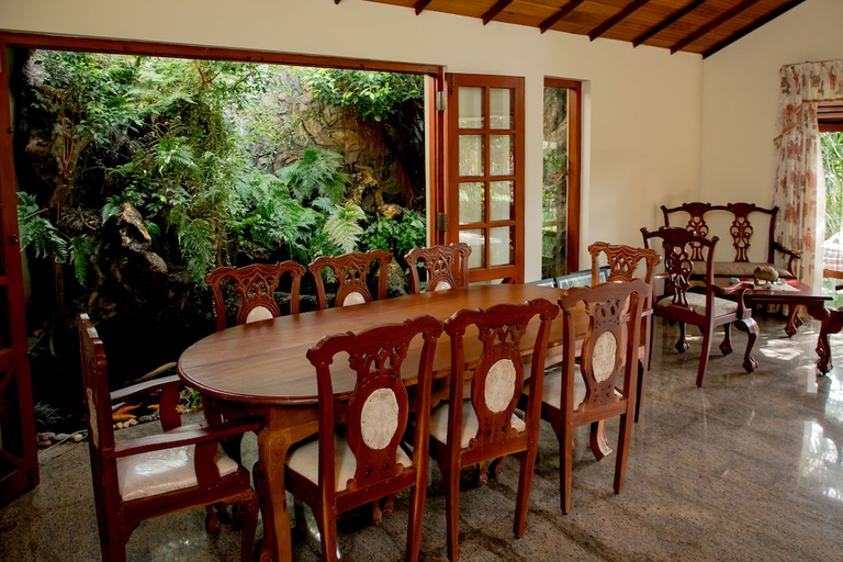 Food & Drinks 4, Villa Shade, Katana