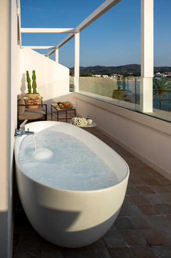 Bathroom, The White Apartments, Baleares