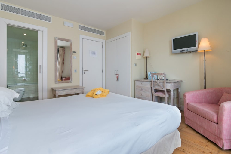Bedroom 2, Casa do Medico de Sao Rafael, Sines