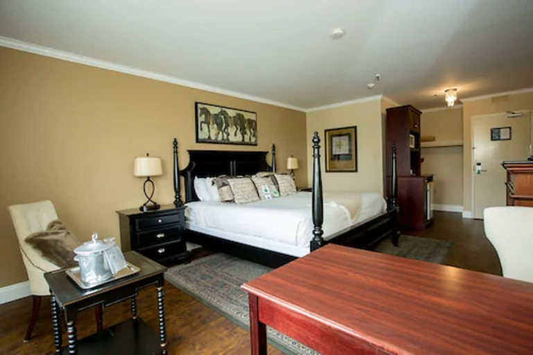 Bedroom 3, HEARTHSTONE INN DARTMOUTH, Halifax