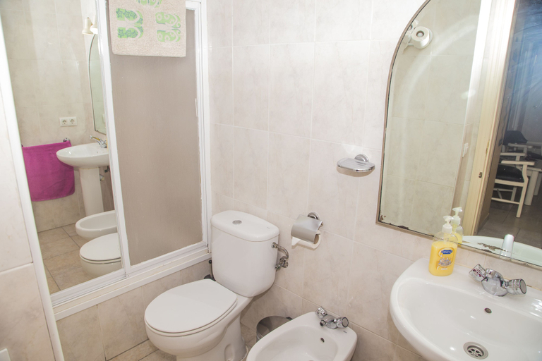 Bathroom 3, Pension Internacional, Córdoba