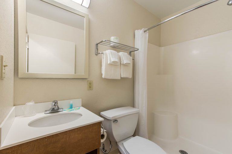 Bathroom 3, HomeTowne Studios Fort Lauderdale, Broward