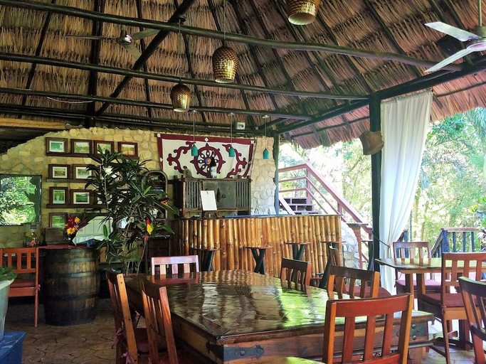 Food & Drinks 4, Table Rock Jungle Lodge