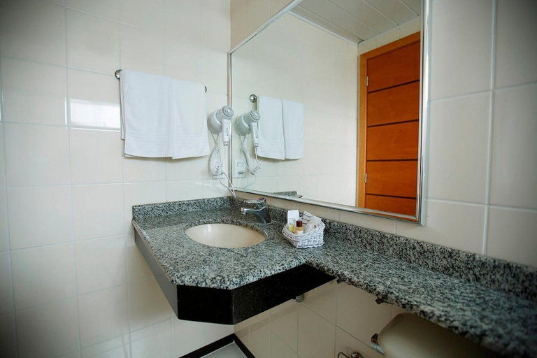 Bathroom 3, Eston Hotel, Chapecó