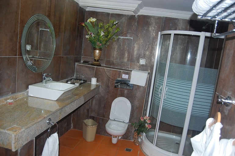 Bathroom 5, Chelsea Hotel Central Area, AbujaMun