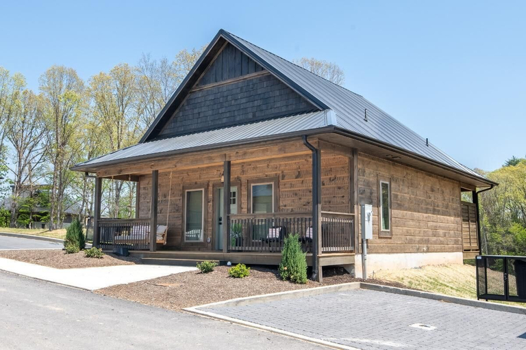 Exterior, Suite Retreat, Sevier
