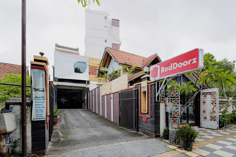 Exterior & Views, RedDoorz @ Hotel Artama Pandanaran Semarang, Semarang