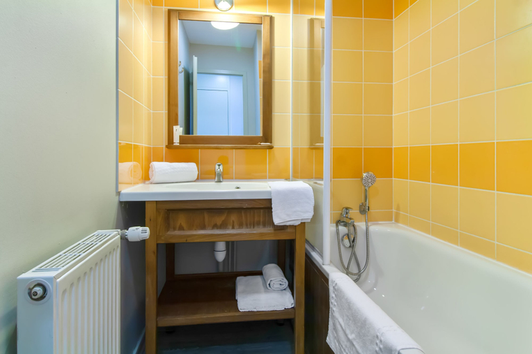 Bathroom 3, Pierre & Vacances Résidence Les Rives de la Seugne, Charente-Maritime