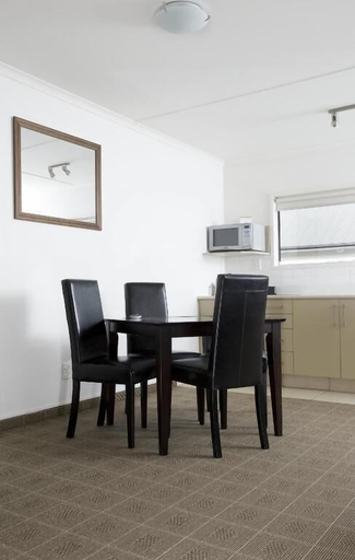 Others 5, Hygate Motor Lodge, Hamilton