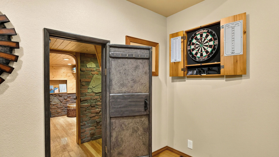 Interior 2, Whispering Pines by Avantstay Pine-view Cabin Trail Access + Game Room + Fire Pit, San Bernardino