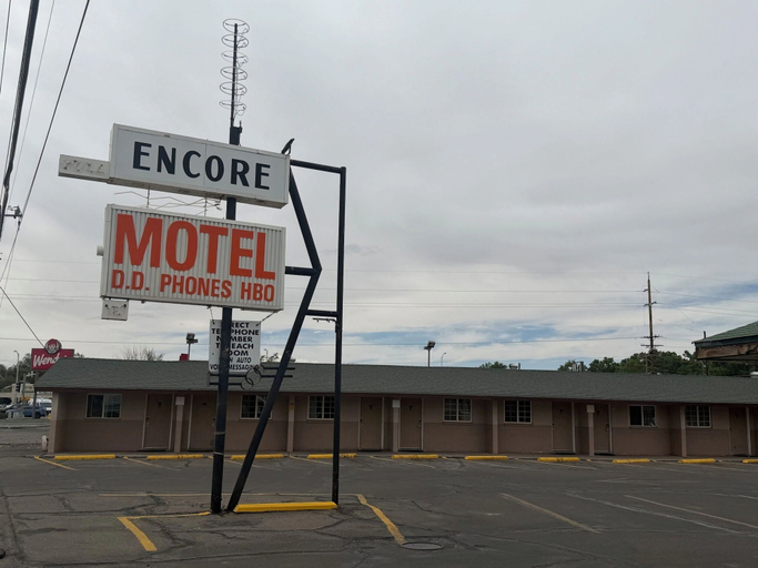 Exterior & Views 2, Encore Motel, San Juan