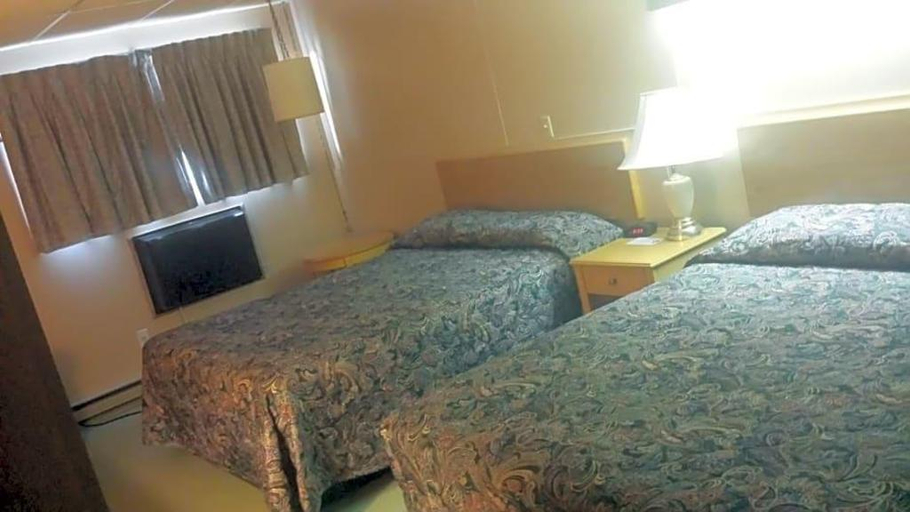 Bedroom 5, Knights Inn Winner, Tripp