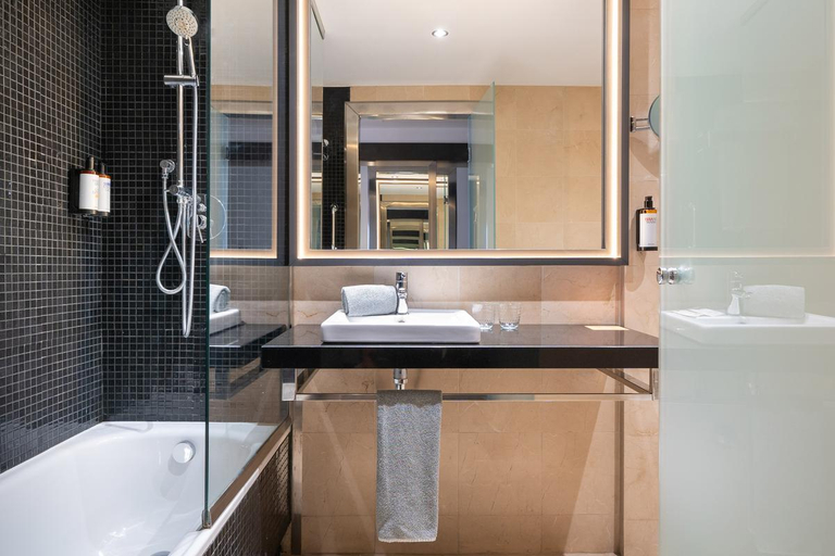 Bathroom 3, Hotel Cadiz Paseo del Mar Affiliated by Melia, Cádiz