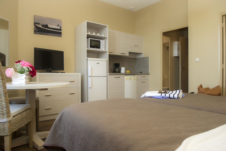 Bedroom 2, Residence Villa Régina, Gironde