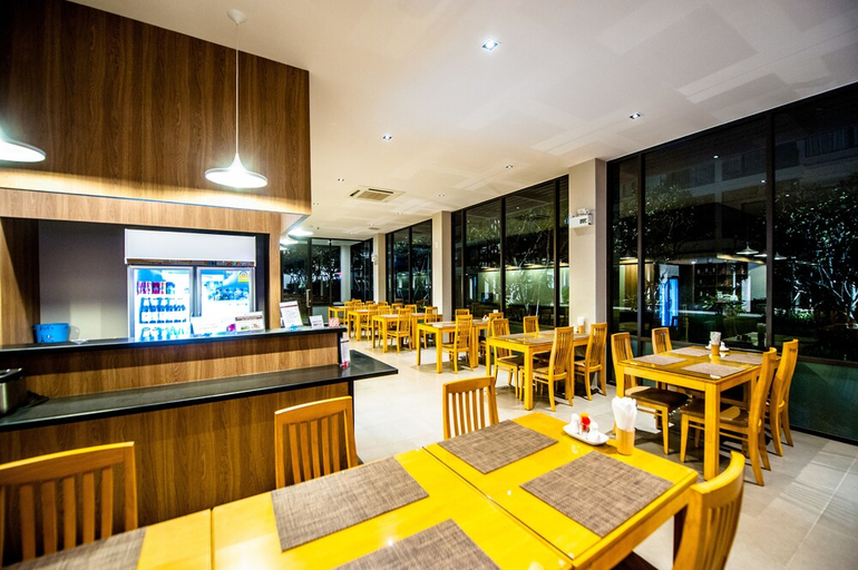 Food & Drinks 4, Burgundy Residence, Sri Mahar Pho