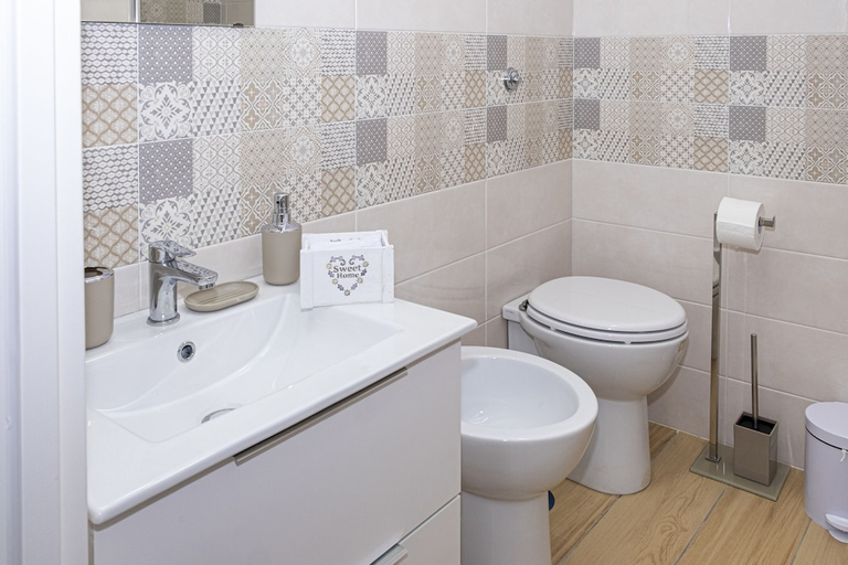 Bathroom 5, B&B Verzus, Napoli