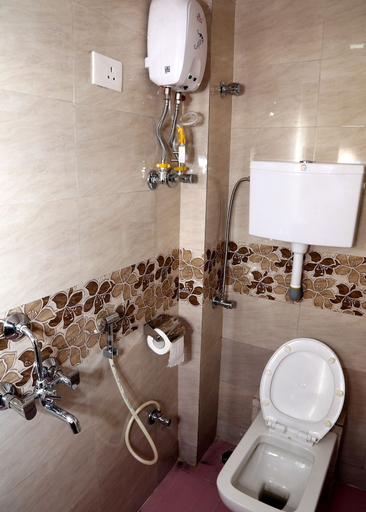 Bathroom 3, Delta Dormitory, Mumbai Suburban