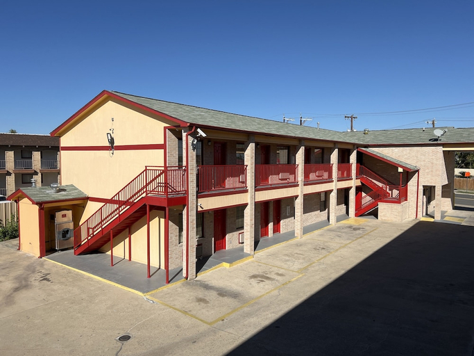 Exterior & Views 1, Executive Inn and Suites Lackland AFB, Bexar