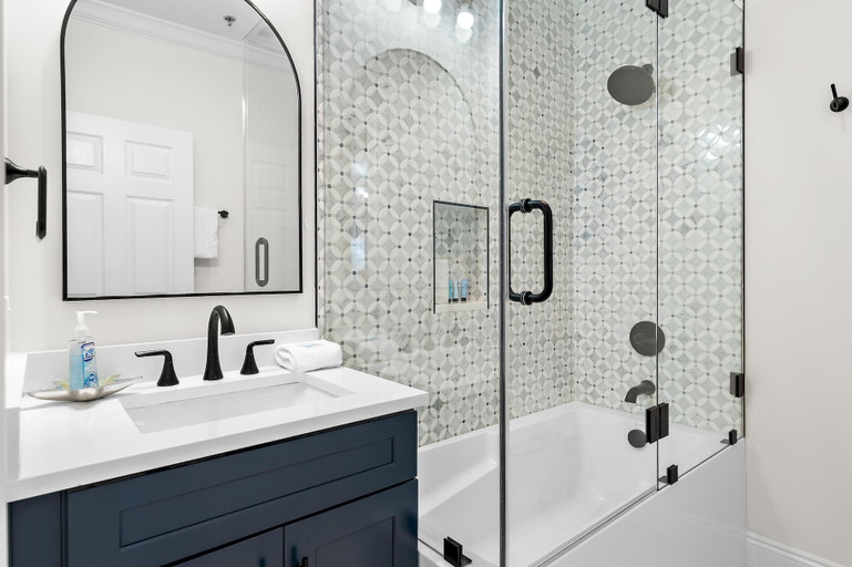 Bathroom 3, Legacy 502 - Abalone, Walton