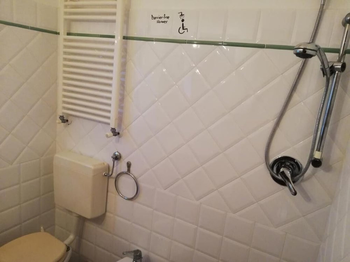 Bathroom 5, Crocino in Chianti, Siena