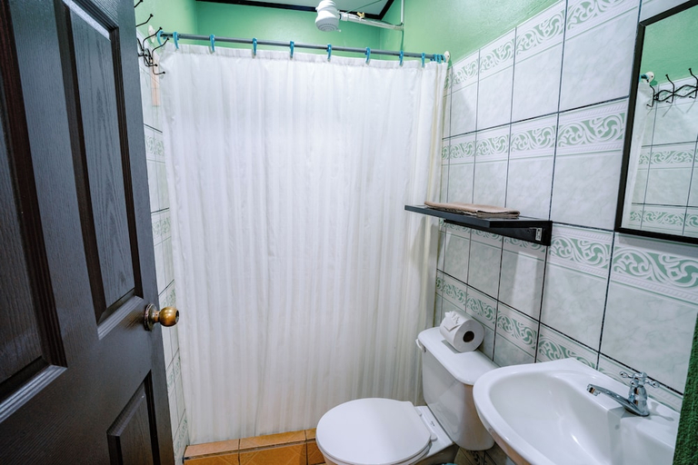 Bathroom, HOTEL DEL RIO, Liberia