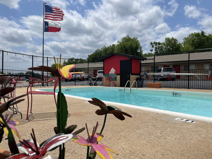 Sport & Beauty, Glen Rose Inn and Suites, Somervell