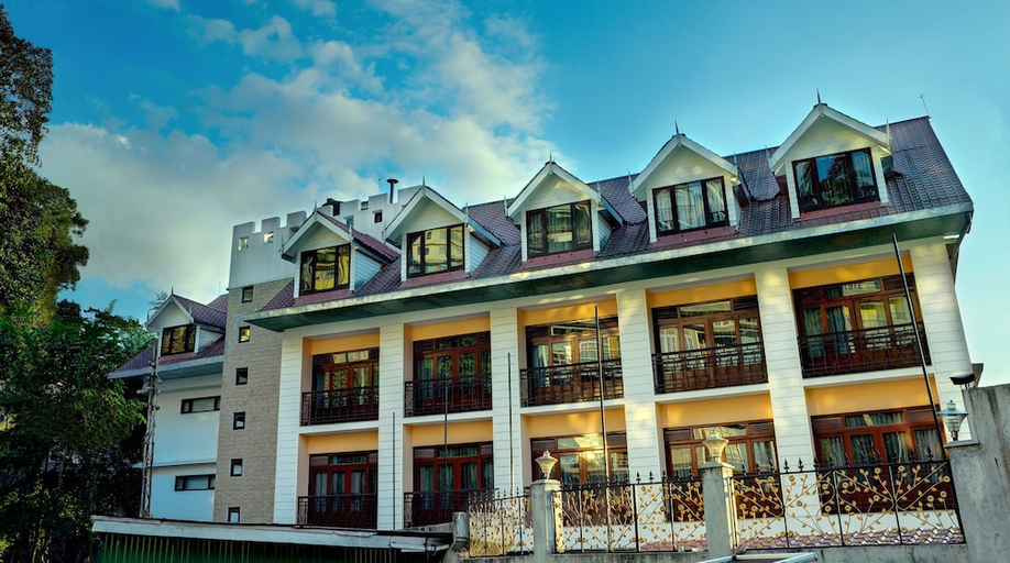 Exterior & Views