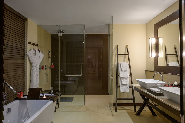 Bathroom 4, Water Garden Sigiriya, Dambulla