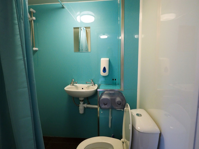Bathroom 3, St Christopher S Inn Hostels, Edinburgh