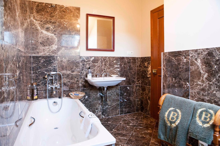 Bathroom 3, Pazo De Brandeso & Country Club, A Coruña