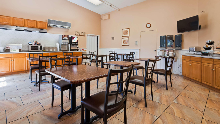 Food & Drinks 4, Fairfield By Marriott Inn & Suites Haverhill, Essex