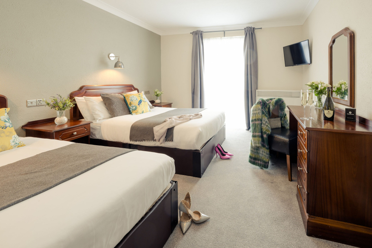 Bedroom 2, Hillgrove Hotel