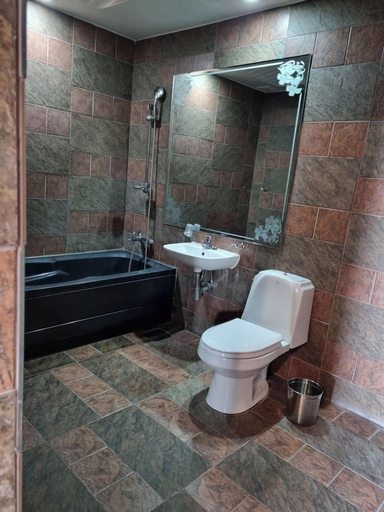 Bathroom 4, Hotel Seaworld, Jung