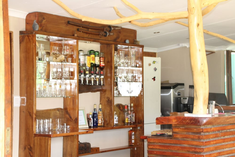Food & Drinks, Teniqua Treetops, Eden