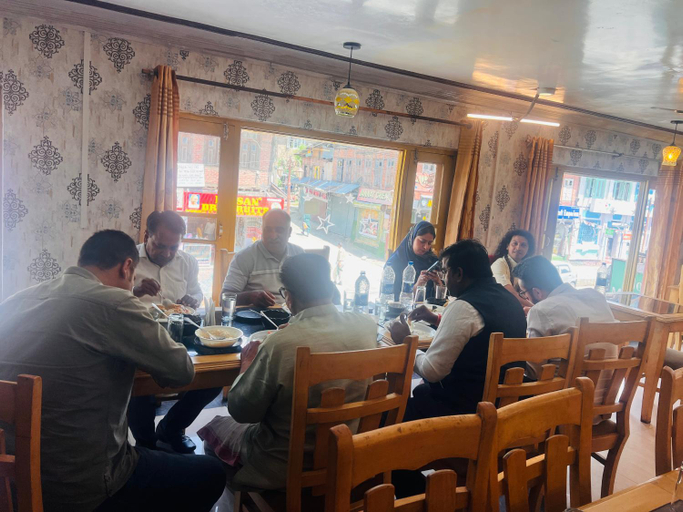 4, HOTEL FOOD POINT & Restaurant, Anantnag