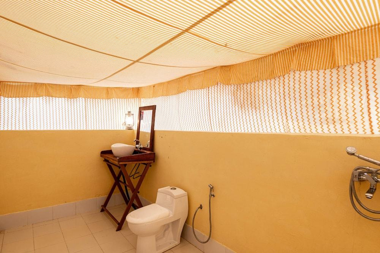 Bathroom, Jaisalmer Rajwada Desert Camp, Jaisalmer