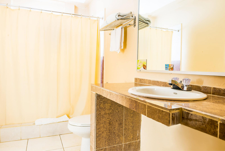 Bathroom 3, Gran Hotel Paris, La Ceiba
