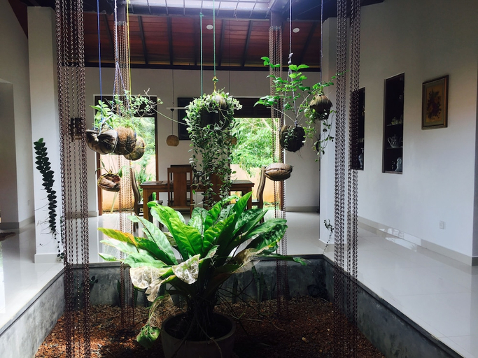 Others 4, 82 Villa, Galle Four Gravets
