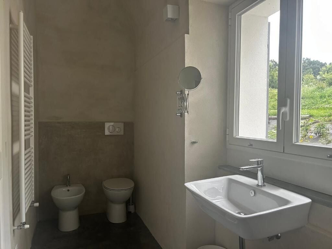 Bathroom 3, La Torre Granaia, Alessandria