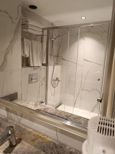 Bathroom 4, Mineo Hotel Taksim, Beyoğlu