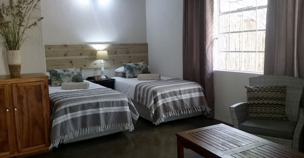 Bedroom 2, 24 Degrees Self-Catering, Mopani