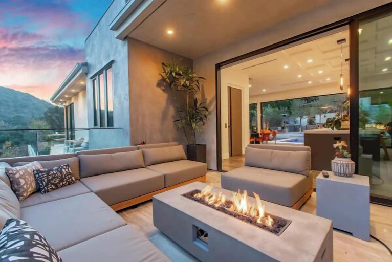 Exterior 2, Willow Glen, Los Angeles