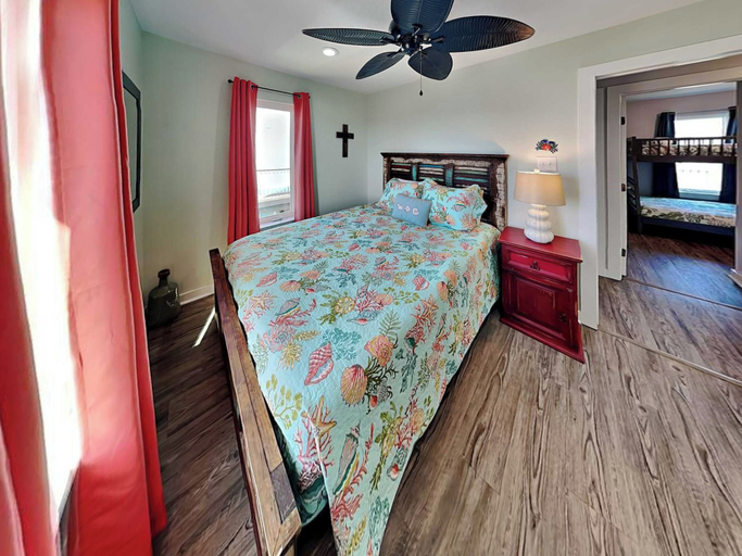 Bedroom 2, Aransas Bay Getaway by Miss Kitty’s, Aransas